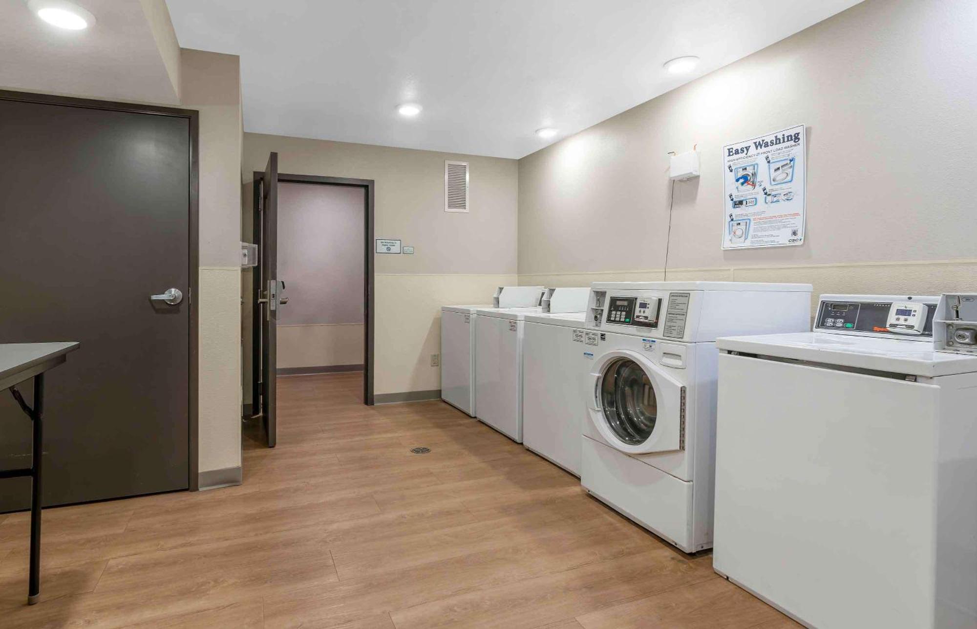 Extended Stay America Select Suites - Louisville - Airport Bagian luar foto