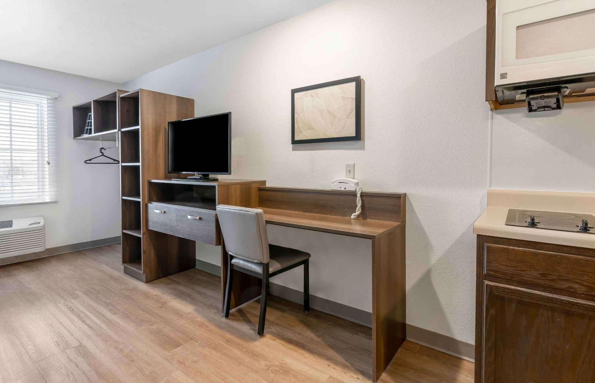 Extended Stay America Select Suites - Louisville - Airport Bagian luar foto