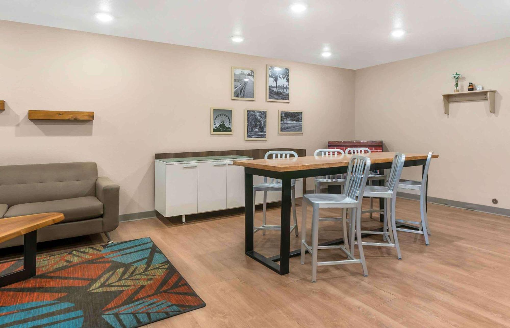 Extended Stay America Select Suites - Louisville - Airport Bagian luar foto